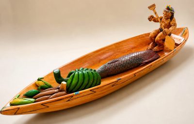 Canoa tallada pintada a mano